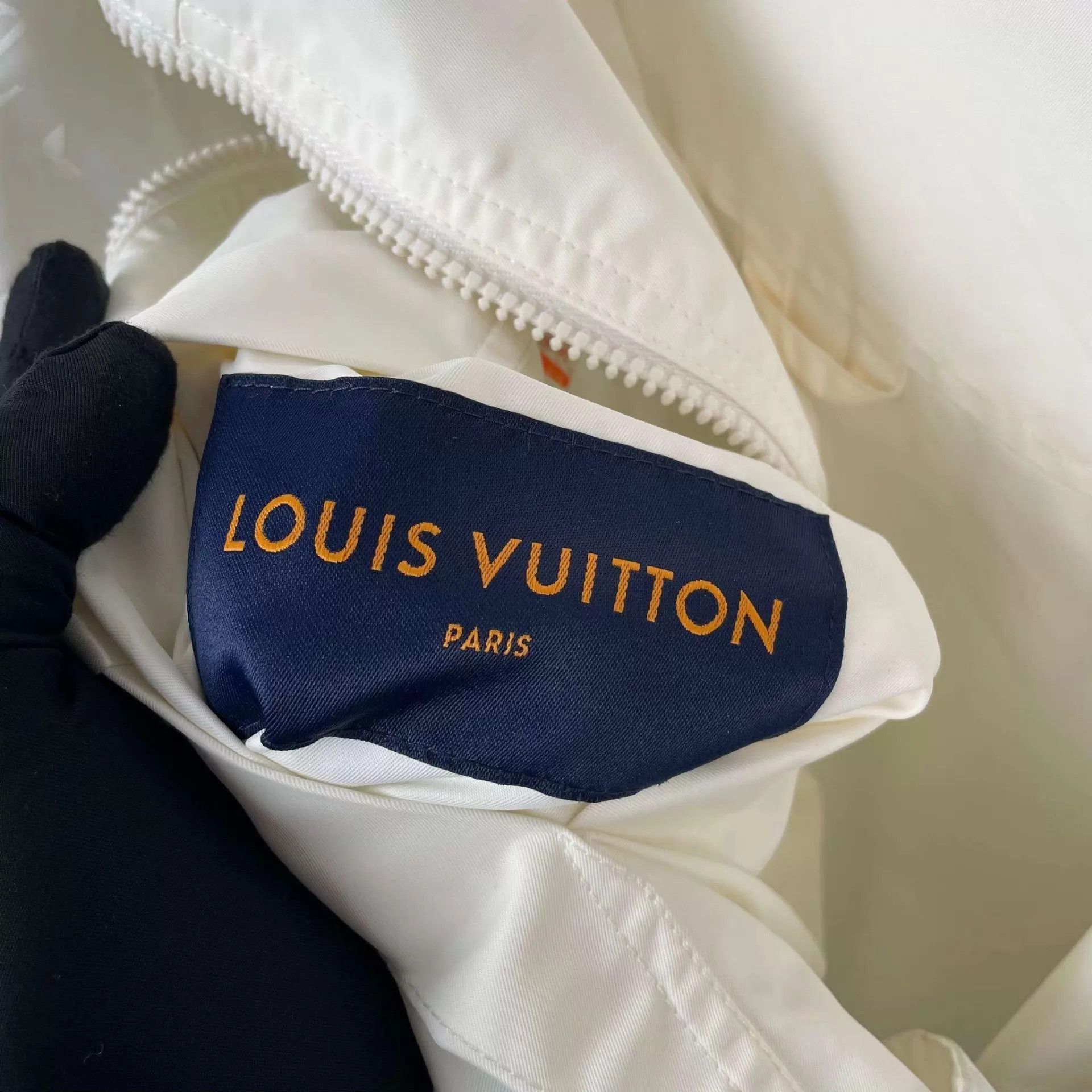 Louis Vuitton White Hooded Light Jacket - XL Size US XL / EU 56 / 4 - 4 Thumbnail