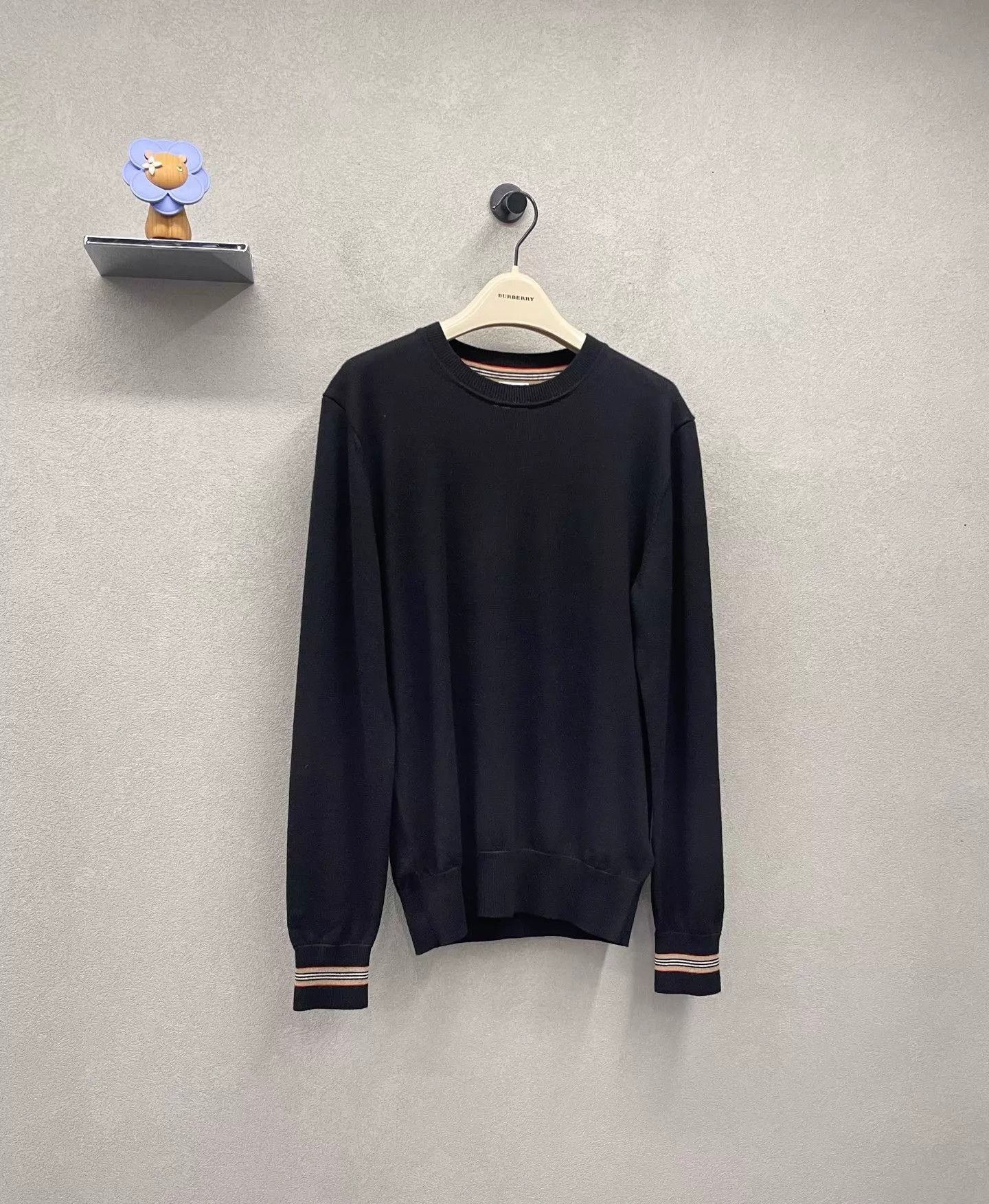 Burberry Black Long-Sleeve Sweatshirt with Striped Cuffs Size US S / EU 44-46 / 1 - 3 Thumbnail