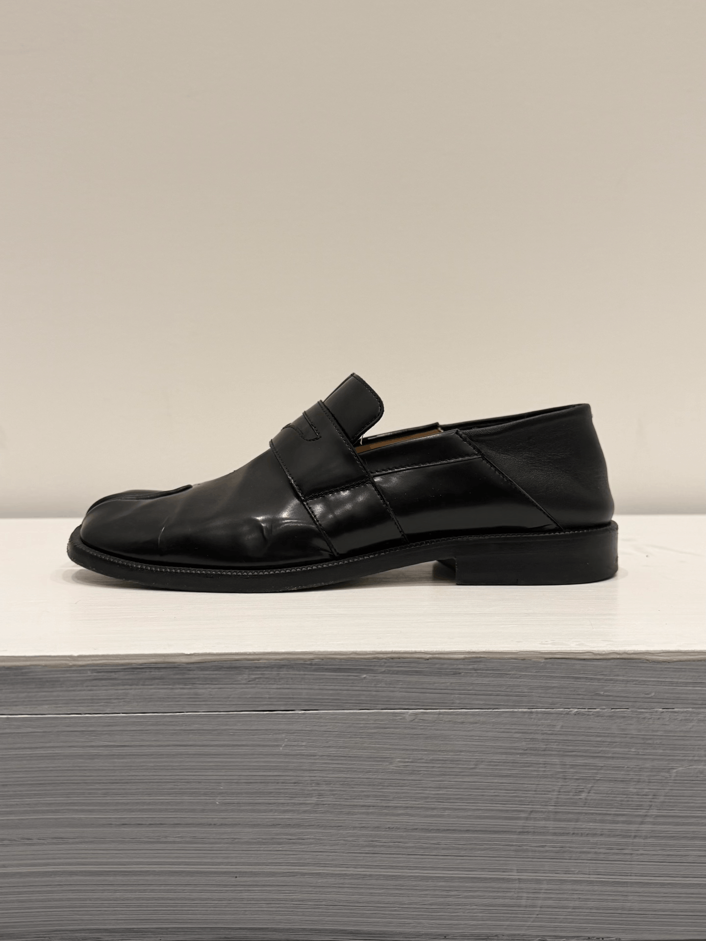 Maison Margiela Maison Margiela Tabi Leather Loafers Size US 7 / IT 37 - 2 Thumbnail