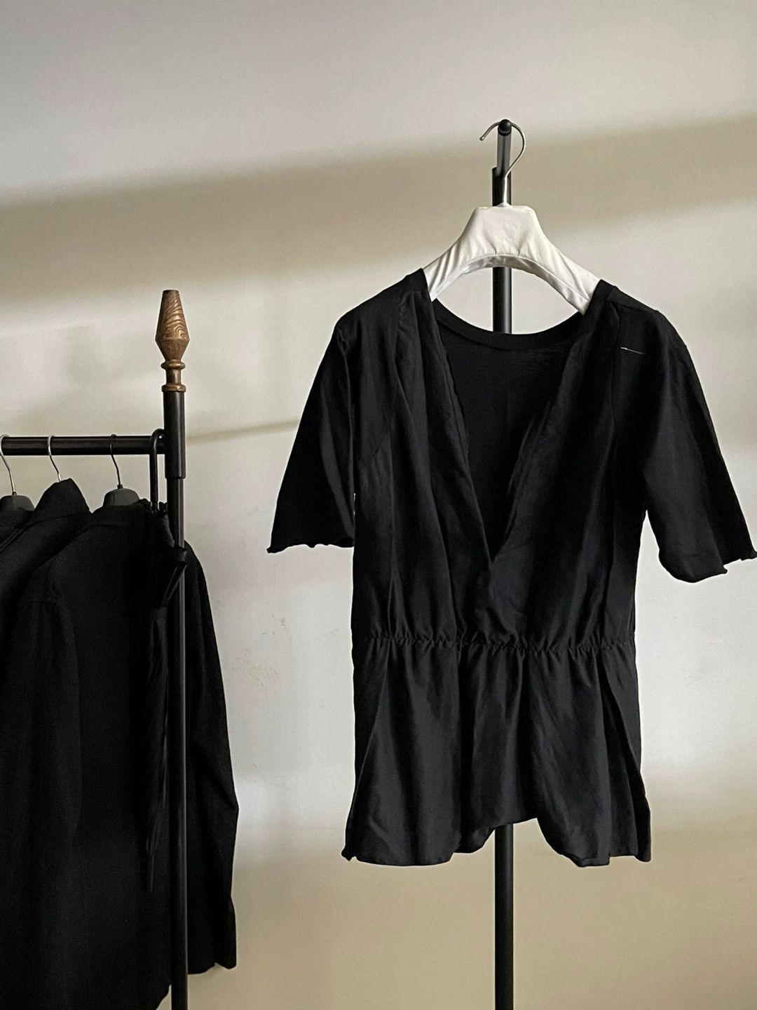 Maison Margiela Maison Margiela V-neck T-shirt Skirt Size XS / US 0-2 / IT 36-38 - 4 Thumbnail