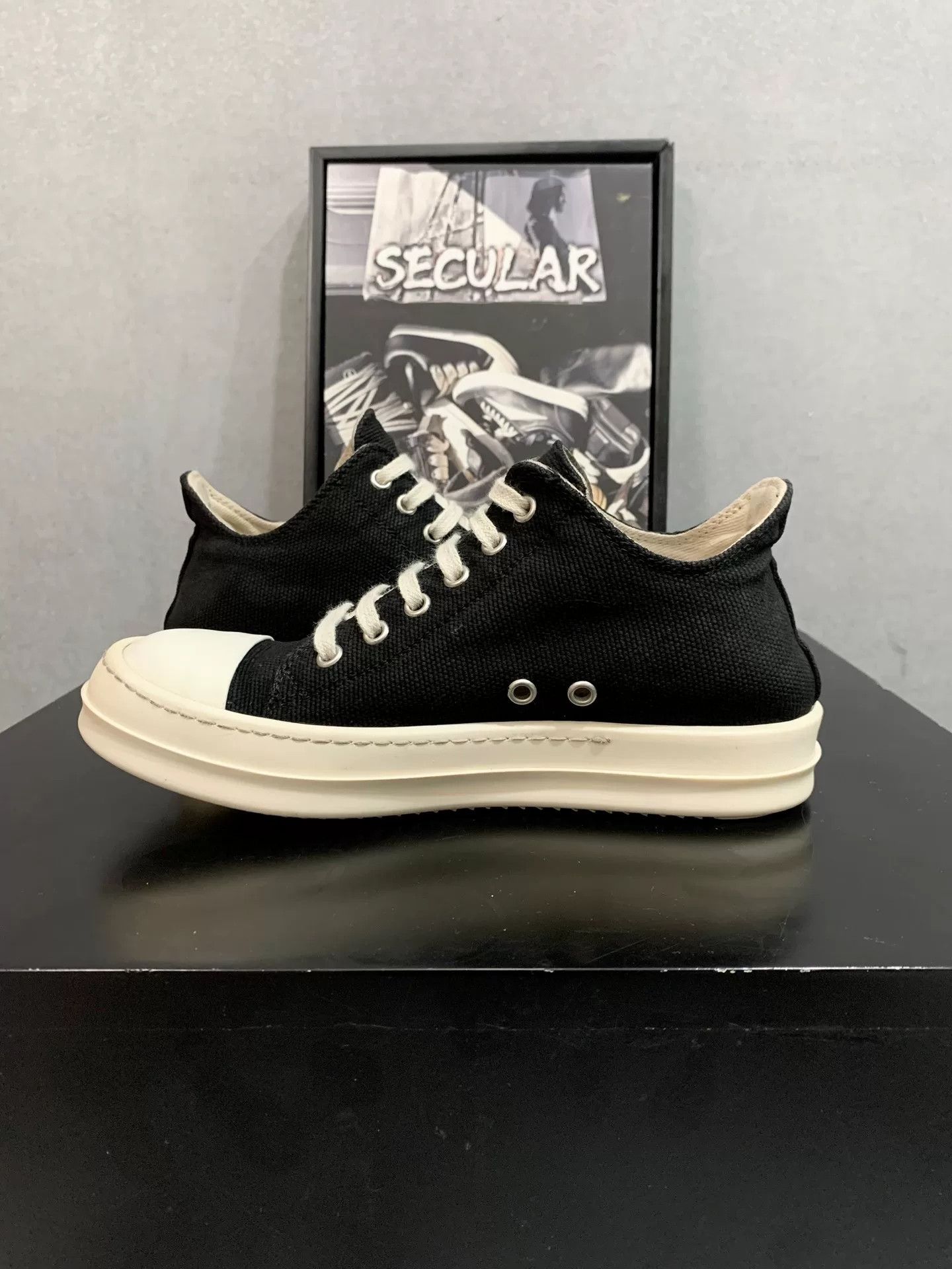 Rick Owens Drkshdw Rick Owens DRKSHDW Canvas Low-Top Sneakers Size US 5 / IT 35 - 6 Thumbnail