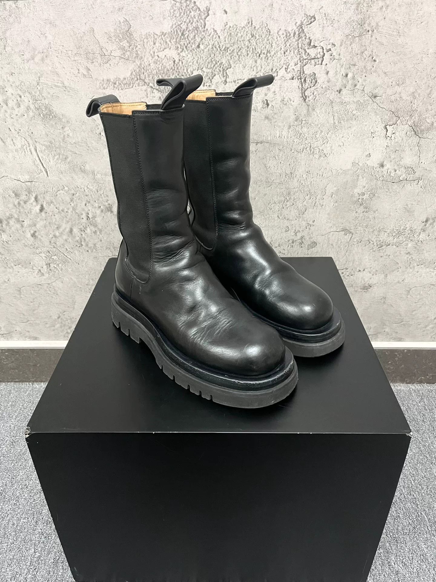 Bottega Veneta Bottega Veneta Lug Sole Chelsea Boots Size US 7 / IT 37 - 2 Thumbnail