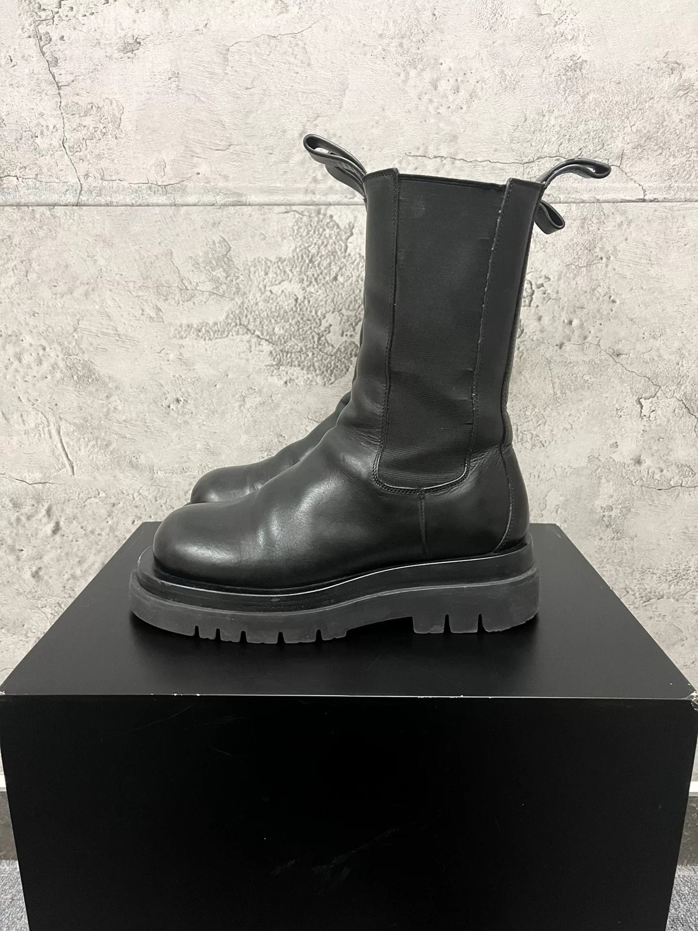 Bottega Veneta Bottega Veneta Lug Sole Chelsea Boots Size US 7 / IT 37 - 4 Thumbnail