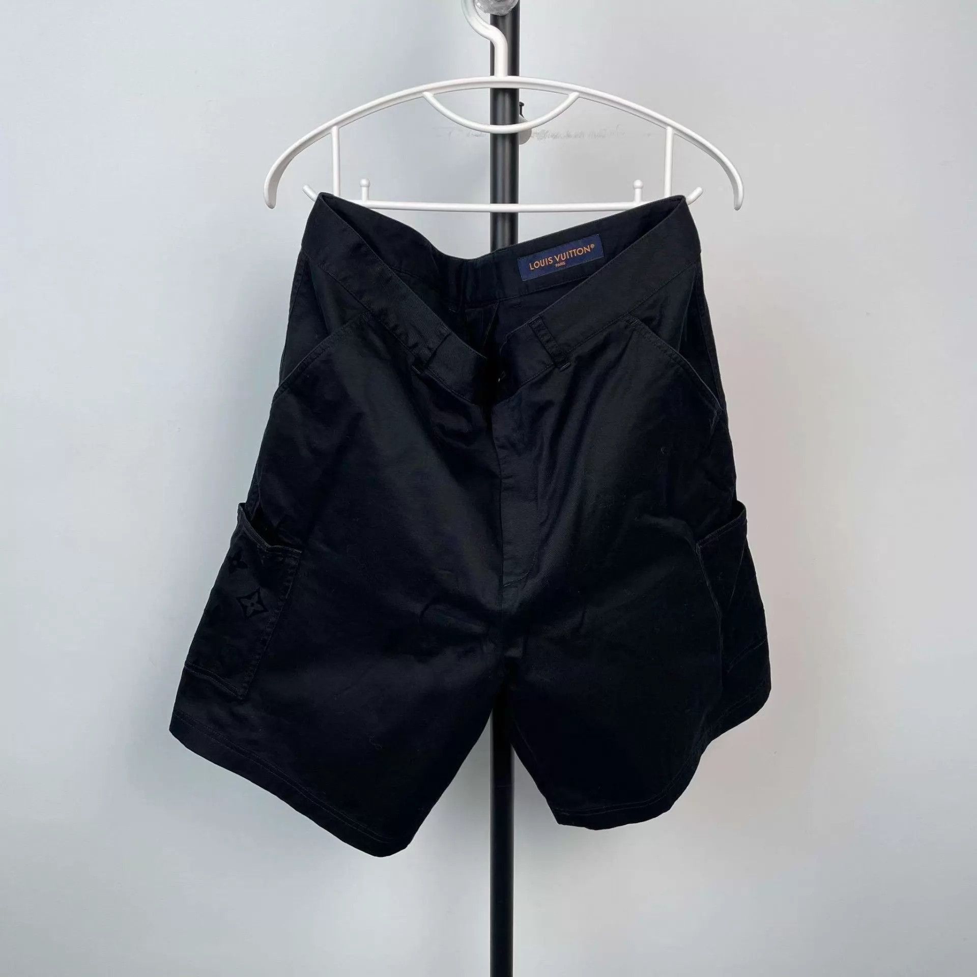 Louis Vuitton Black Patterned Cargo Shorts Size US 27 - 2 Thumbnail