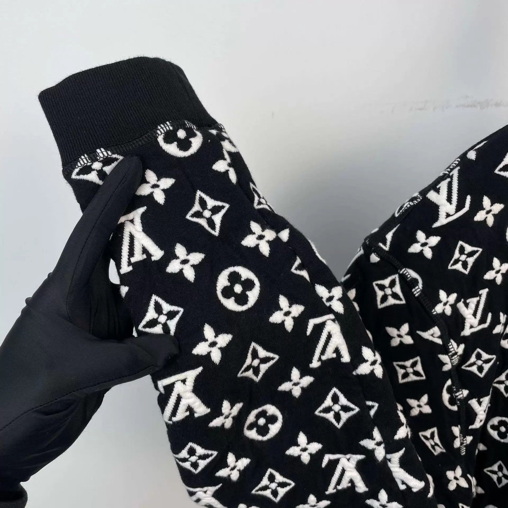 Louis Vuitton Black Patterned Long Sleeve Sweatshirt XS Size US XS / EU 42 / 0 - 7 Thumbnail
