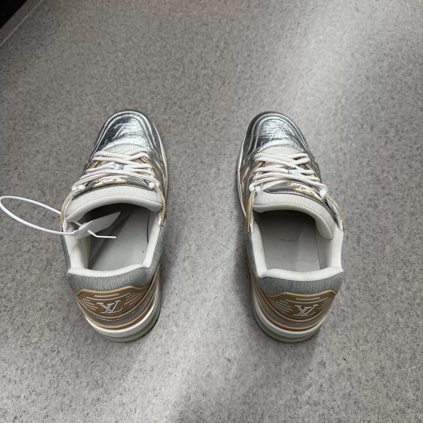 Louis Vuitton Silver Low-Top Sneakers Size 8 Size US 8 / EU 41 - 8 Thumbnail