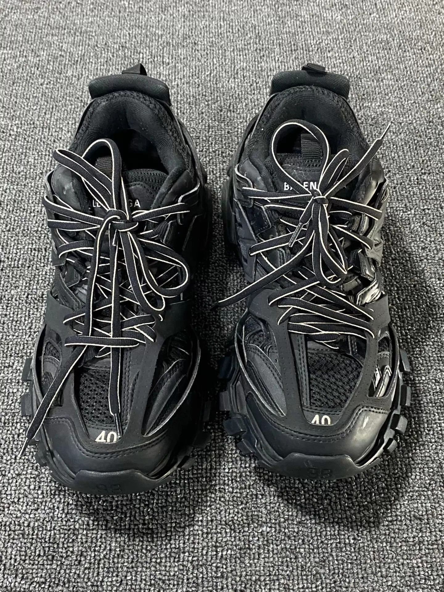 Balenciaga Black Chunky Low-Top Sneakers Size 7 Size US 7 / EU 40 - 2 Thumbnail