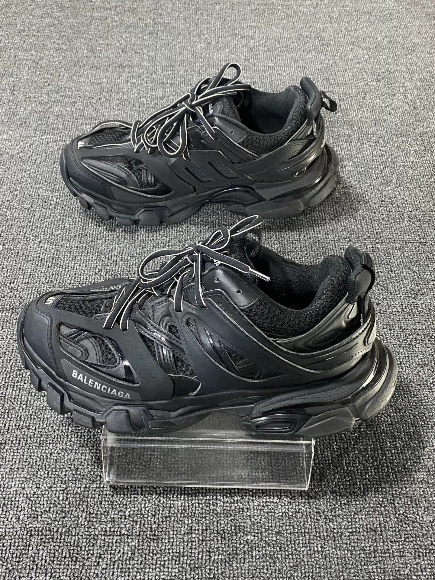 Balenciaga Black Chunky Low-Top Sneakers Size 7 Size US 7 / EU 40 - 3 Thumbnail