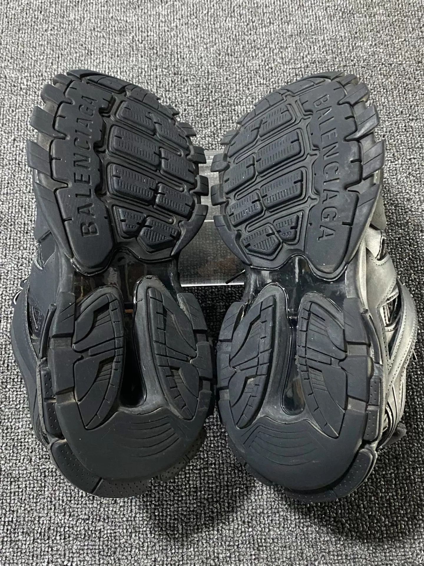 Balenciaga Black Chunky Low-Top Sneakers Size 7 Size US 7 / EU 40 - 6 Thumbnail