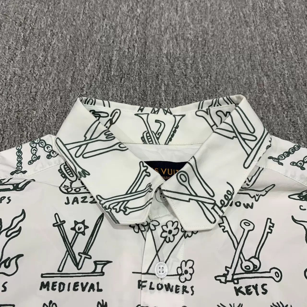 Louis Vuitton Multi Print Long Sleeve Button-Up Shirt (S) Size US S / EU 44-46 / 1 - 6 Thumbnail