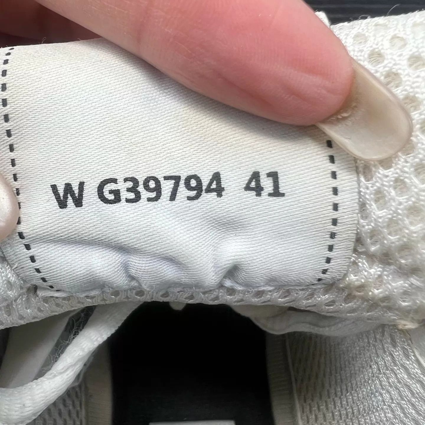 Chanel Silver Low-Top Sneakers Size 8 Size US 8 / EU 41 - 7 Thumbnail