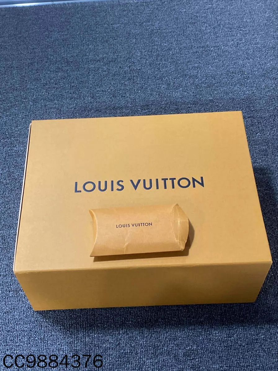 Louis Vuitton White Low-Top Sneakers Size 8 Size US 8 / EU 41 - 8 Thumbnail