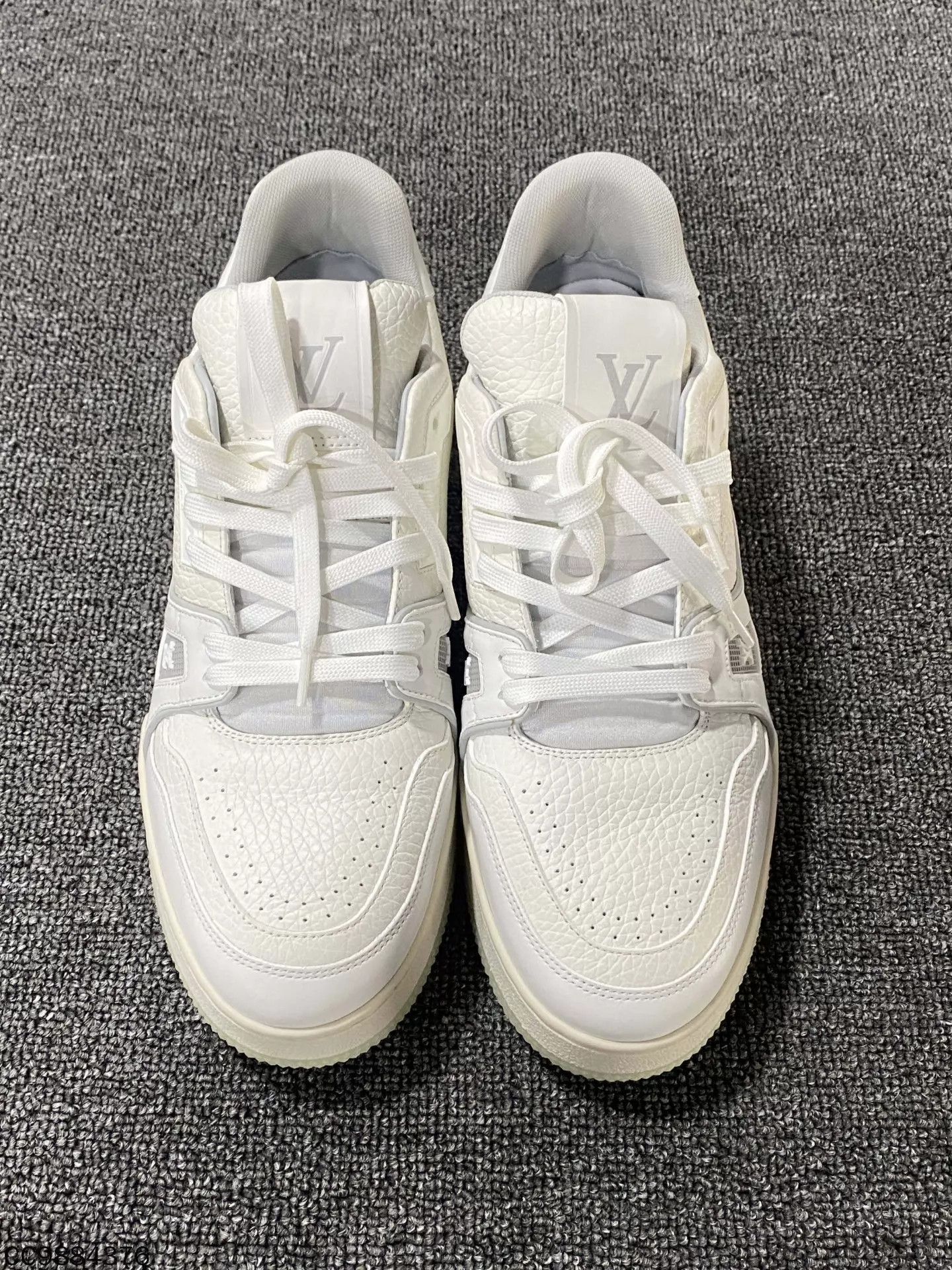 Louis Vuitton White Low-Top Sneakers Size 8 Size US 8 / EU 41 - 2 Thumbnail