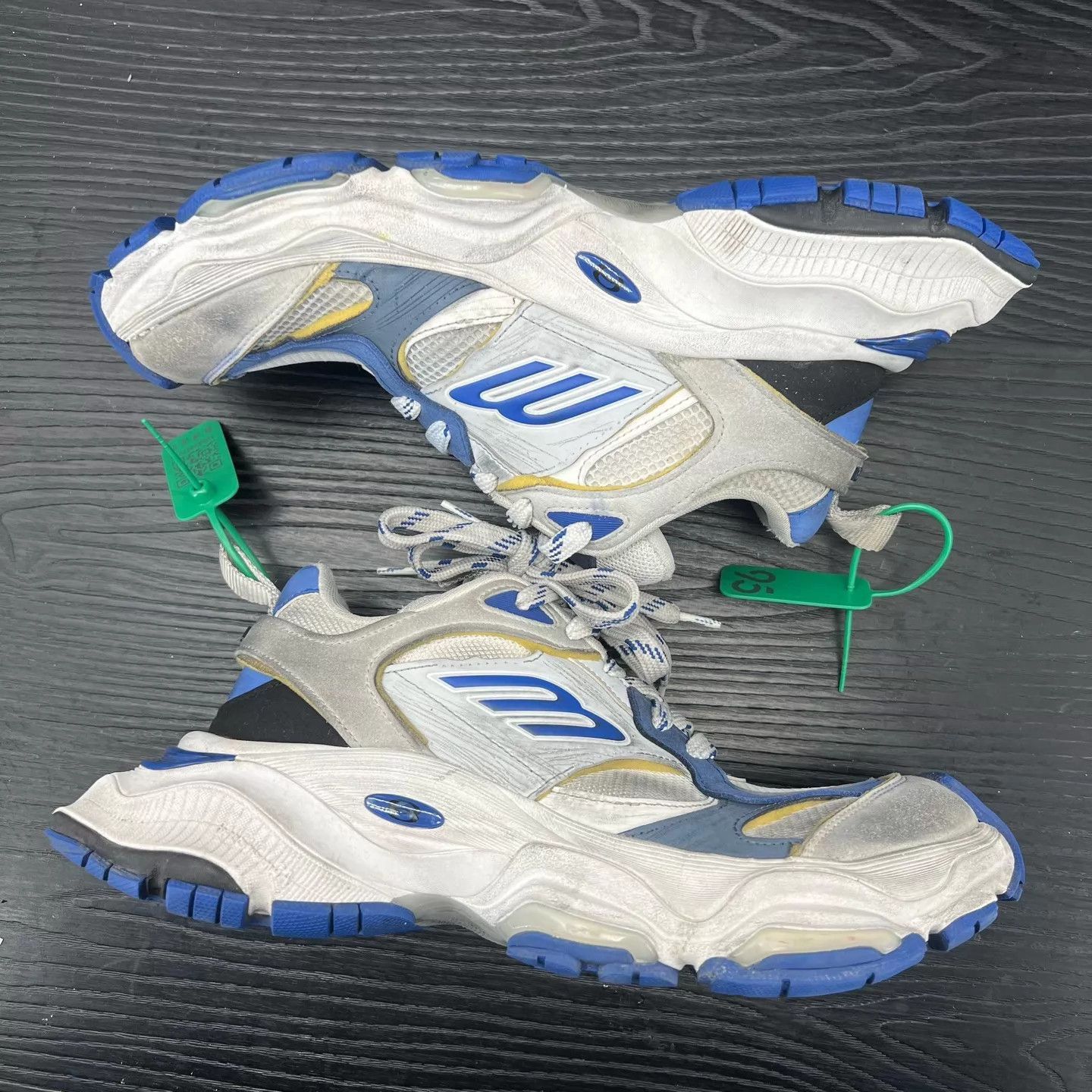 Balenciaga Multi-Color Chunky Low-Top Sneakers Size 8 Size US 8 / EU 41 - 8 Thumbnail