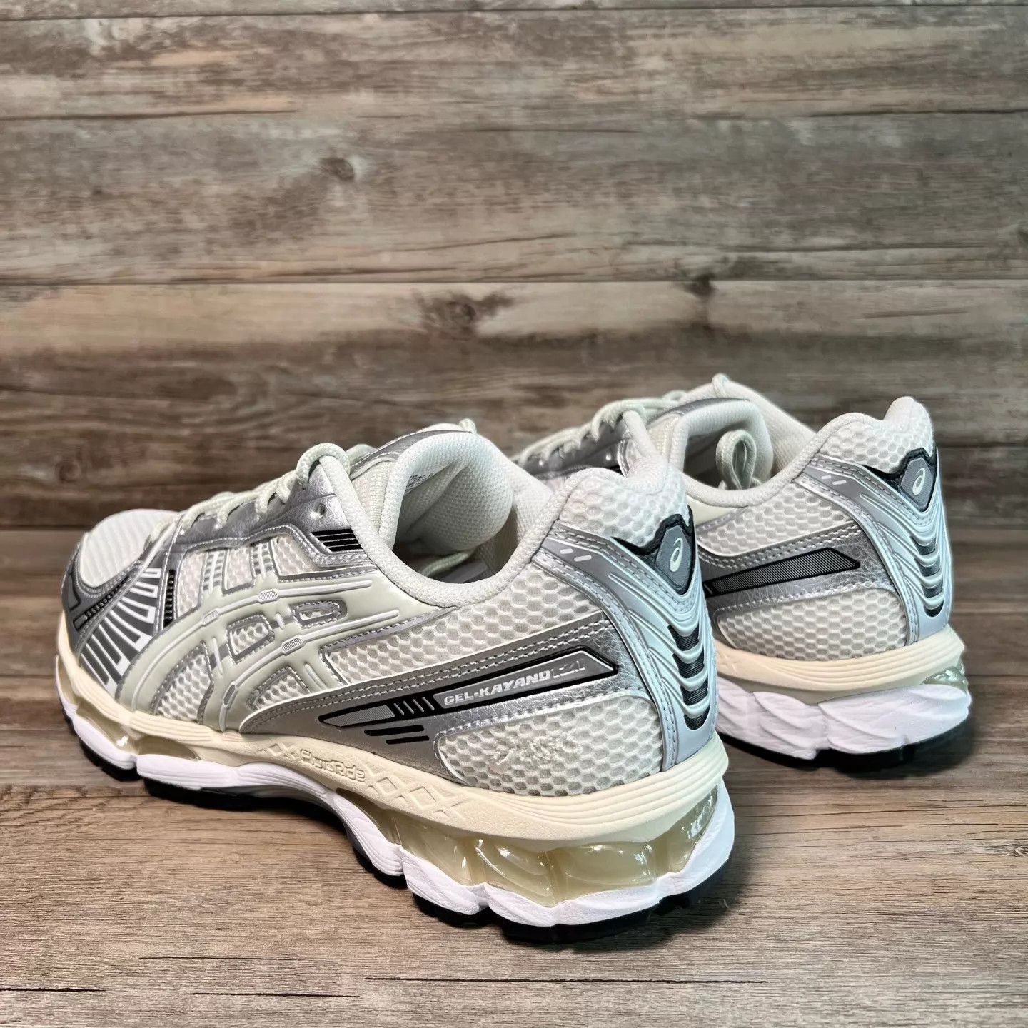 Asics Silver Low-Top Running Sneakers Size 11 Size US 11 / EU 44 - 4 Thumbnail