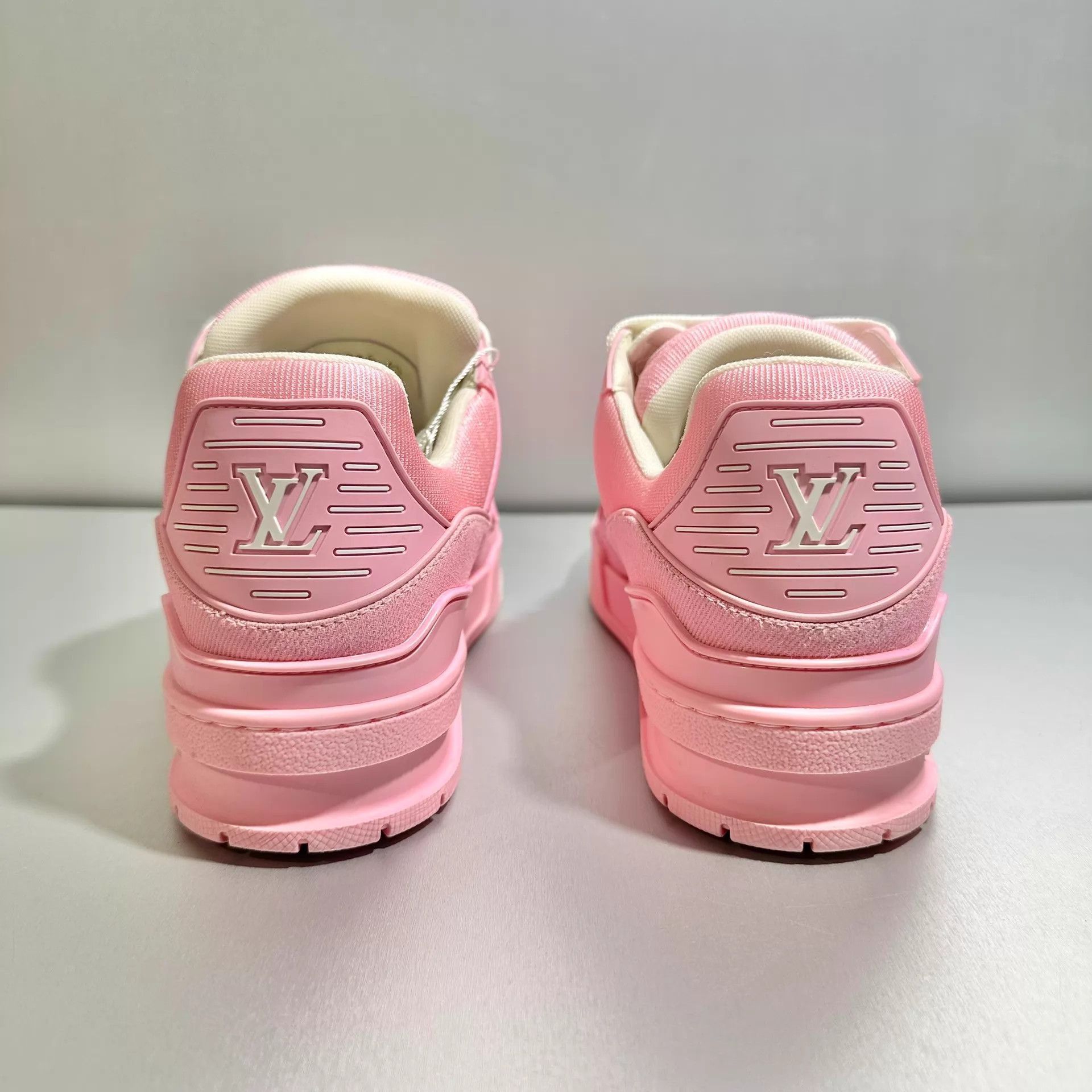 Louis Vuitton Pink Low-Top Sneakers Size 7 Size US 7 / EU 40 - 5 Thumbnail