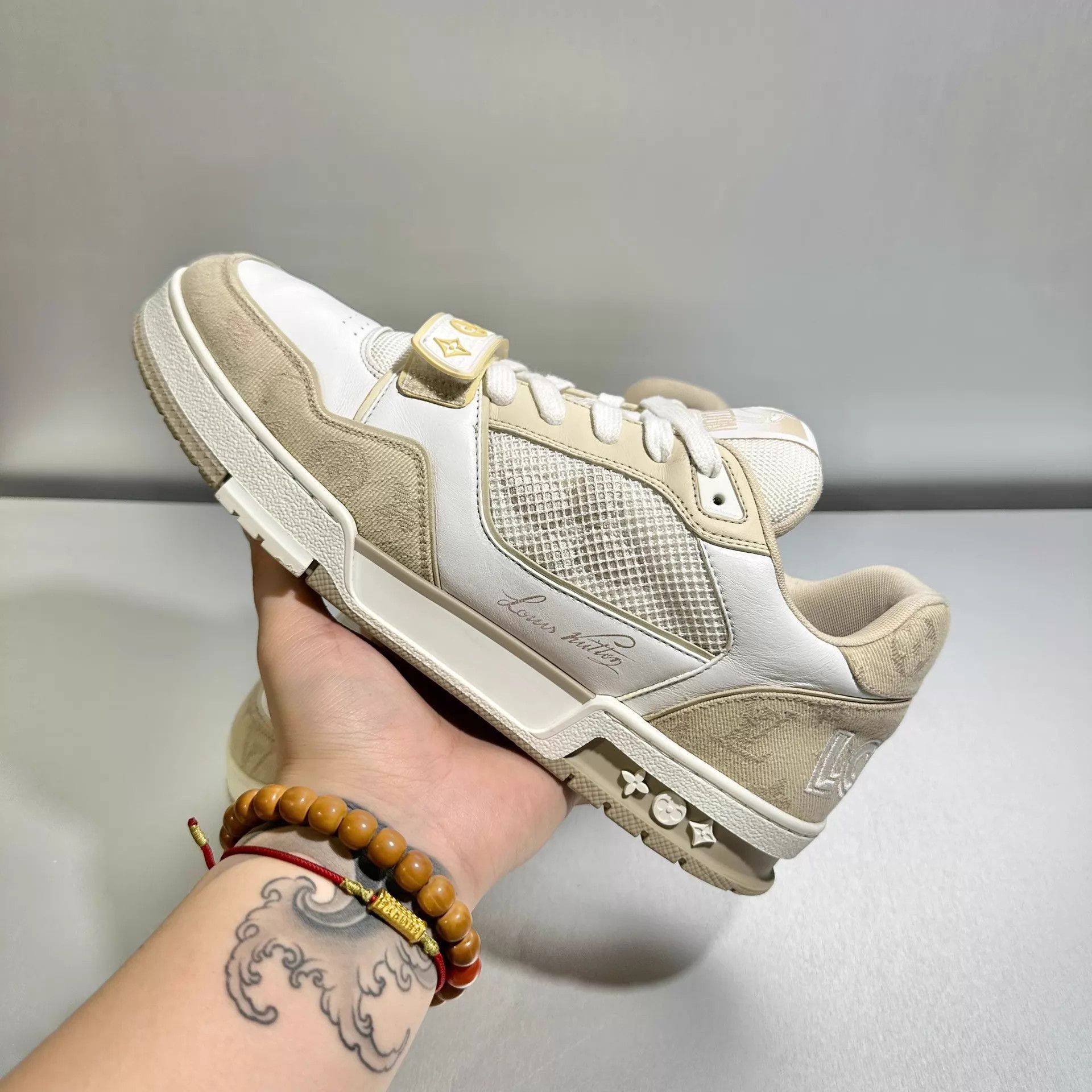 Louis Vuitton Beige Low-Top Sneakers Size 9 Size US 9 / EU 42 - 9 Thumbnail