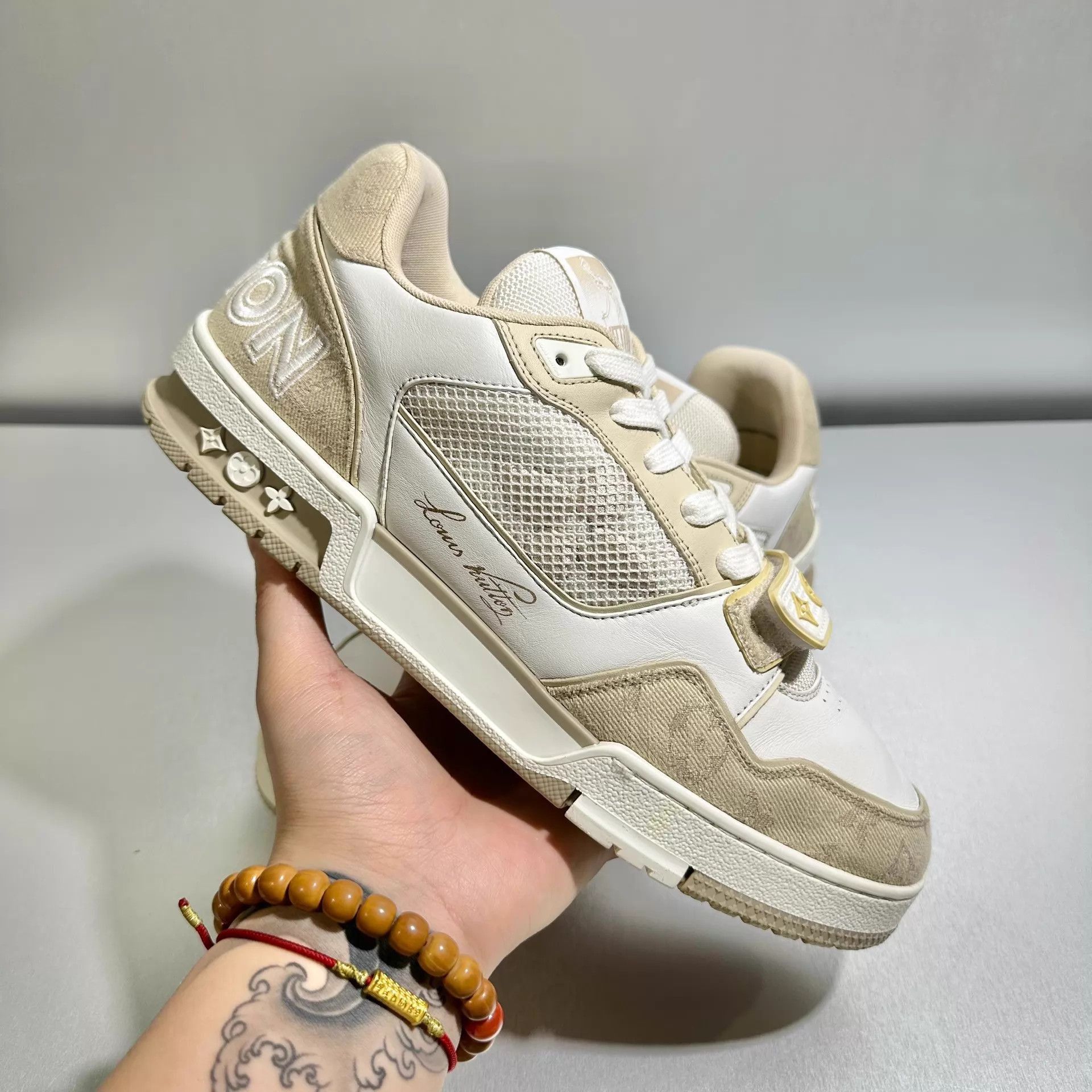 Louis Vuitton Beige Low-Top Sneakers Size 9 Size US 9 / EU 42 - 8 Thumbnail