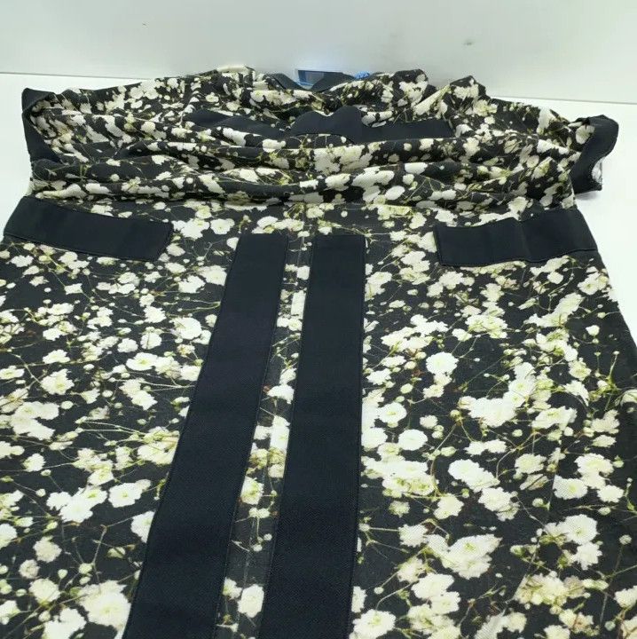 Givenchy Givenchy Floral Print Short-Sleeve T-Shirt Size US L / EU 52-54 / 3 - 10 Thumbnail