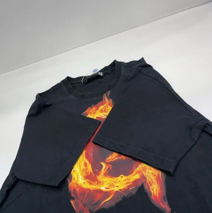 Givenchy Givenchy Flame Print Short Sleeve T-Shirt Size US M / EU 48-50 / 2 - 13 Thumbnail