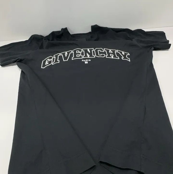 Givenchy Givenchy SS22 Logo Embroidery Solid Short Sleeve T-shirt Size US M / EU 48-50 / 2 - 9 Thumbnail