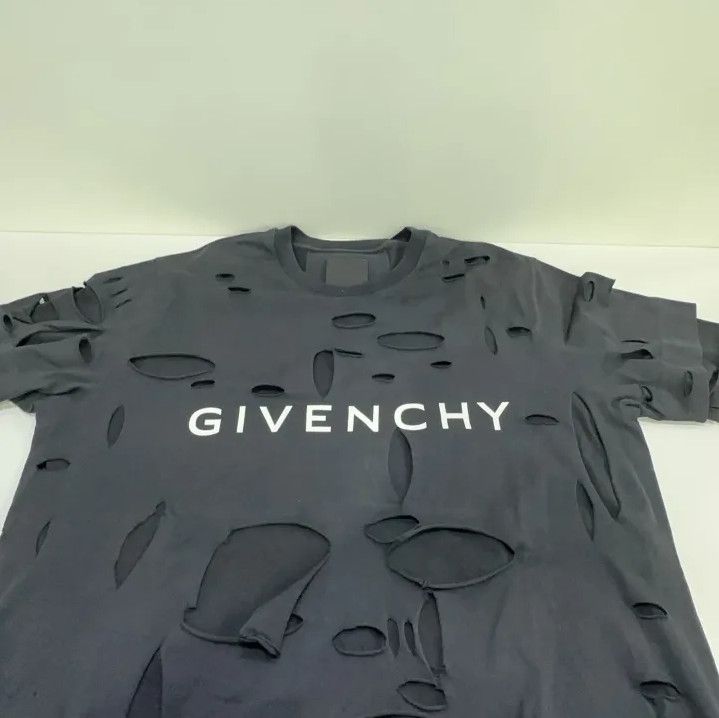 Givenchy Givenchy SS23 Logo Print Tear Detail Short Sleeve T-shirt Size US S / EU 44-46 / 1 - 10 Thumbnail
