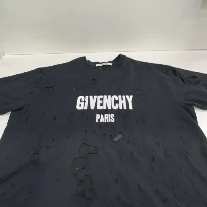 Givenchy Givenchy Distressed Letter Print Short-Sleeve T-Shirt Size US M / EU 48-50 / 2 - 7 Thumbnail