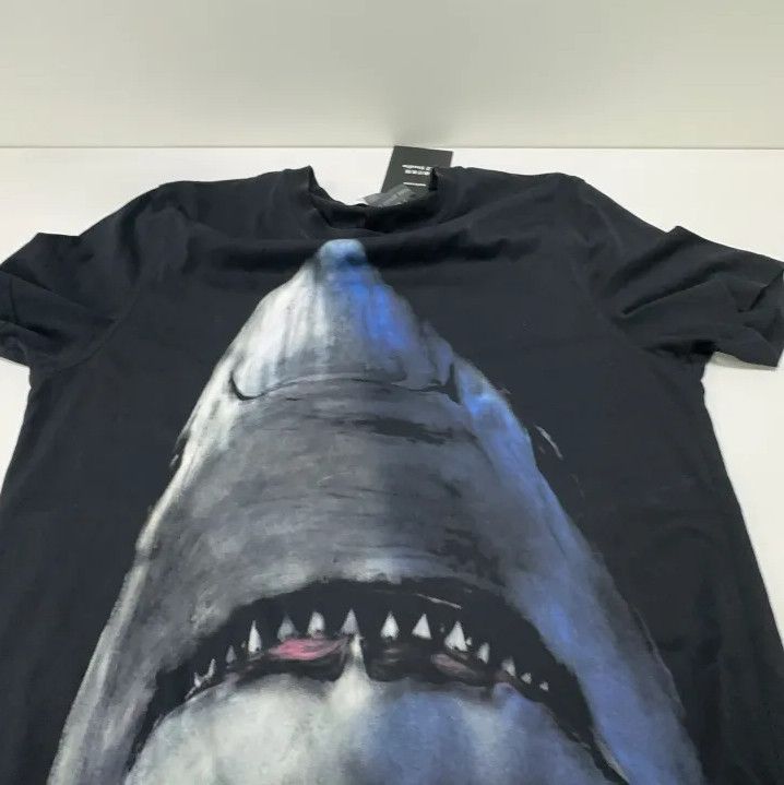 Givenchy Givenchy Shark Print Loose Short-Sleeve T-Shirt Size US XS / EU 42 / 0 - 9 Thumbnail