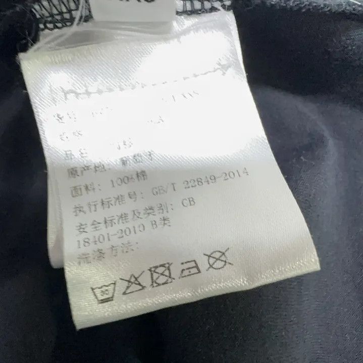 Givenchy Givenchy Solid Cracked Logo Crew Neck Short-Sleeve T-Shirt Size US XXS / EU 40 - 6 Thumbnail