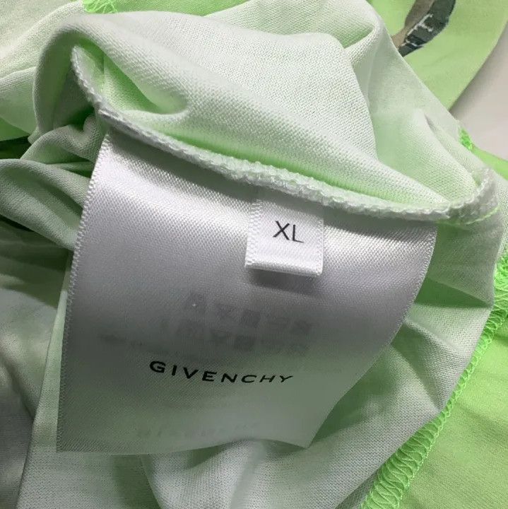 Givenchy Givenchy Lock Pattern Men's SS23 Short Sleeve T-Shirt Size US XL / EU 56 / 4 - 5 Thumbnail