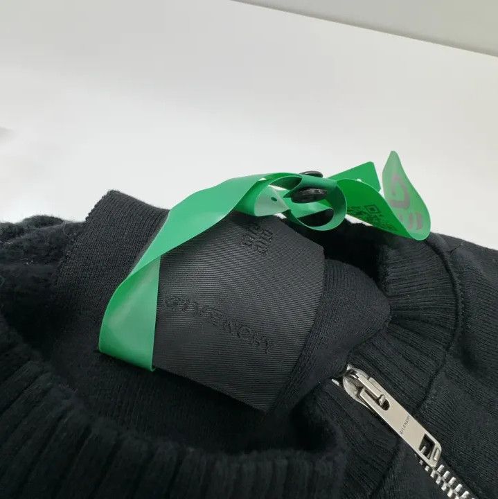 Givenchy Givenchy FW21 Loose Logo Zip Metal Detail Sweatshirt Size US XS / EU 42 / 0 - 4 Thumbnail