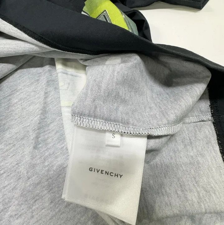 Givenchy GIVENCHY Lock Pattern Men's Short-Sleeve T-Shirt Size US S / EU 44-46 / 1 - 5 Thumbnail