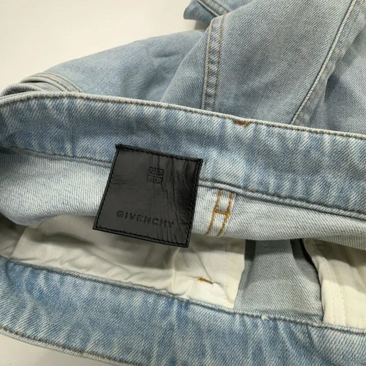 Givenchy Givenchy SS23 Light Washed Wide-Leg Jeans Size US 30 / EU 46 - 7 Thumbnail