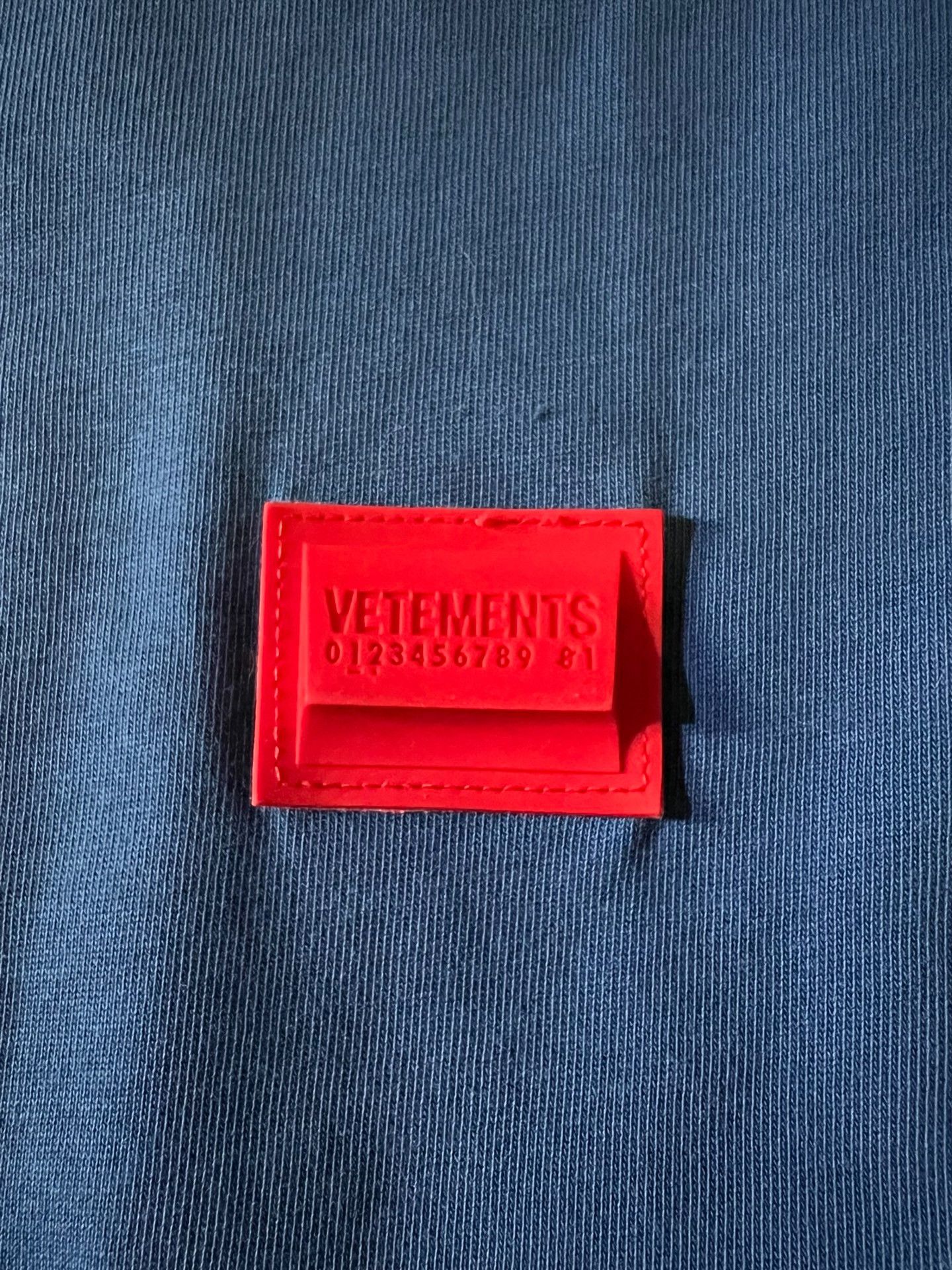 Vetements Vetements Large Rubber Slogan Short-Sleeve T-Shirt Size US L / EU 52-54 / 3 - 3 Thumbnail
