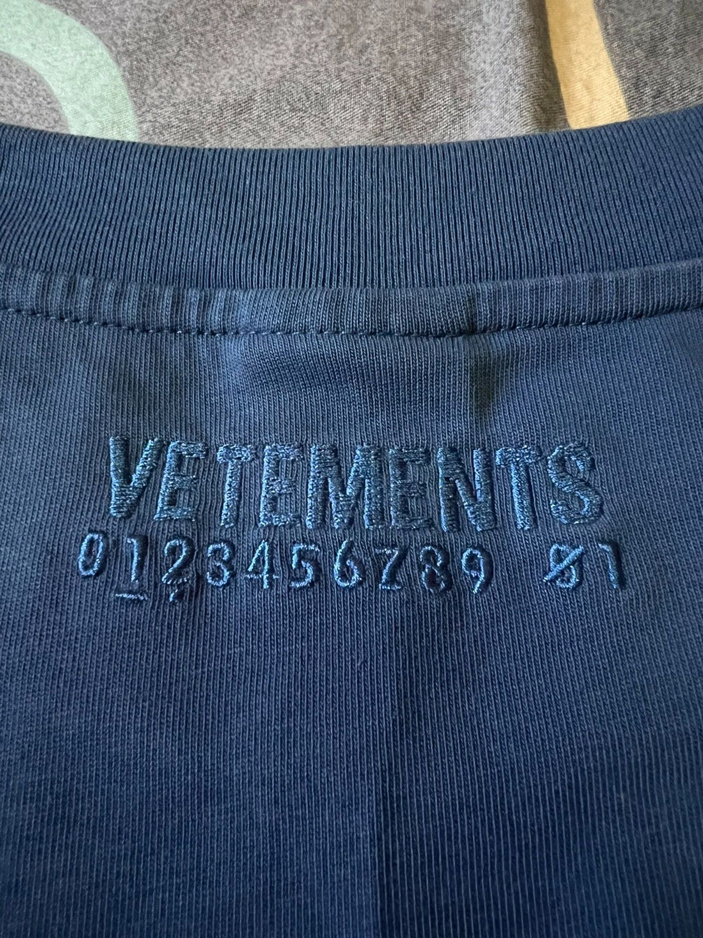 Vetements Vetements Large Rubber Slogan Short-Sleeve T-Shirt Size US L / EU 52-54 / 3 - 5 Thumbnail