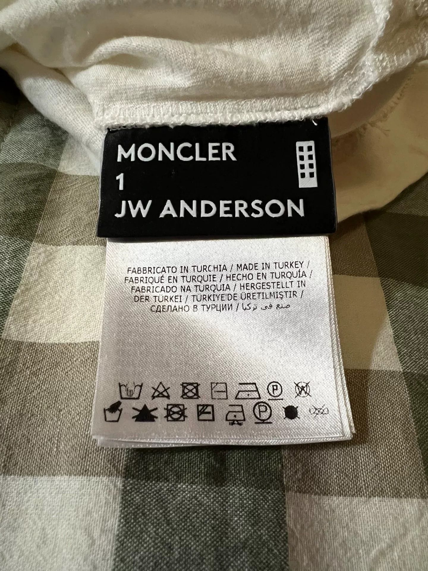 Moncler Moncler x JW Anderson Embroidered Logo T-shirt Size US XL / EU 56 / 4 - 6 Thumbnail