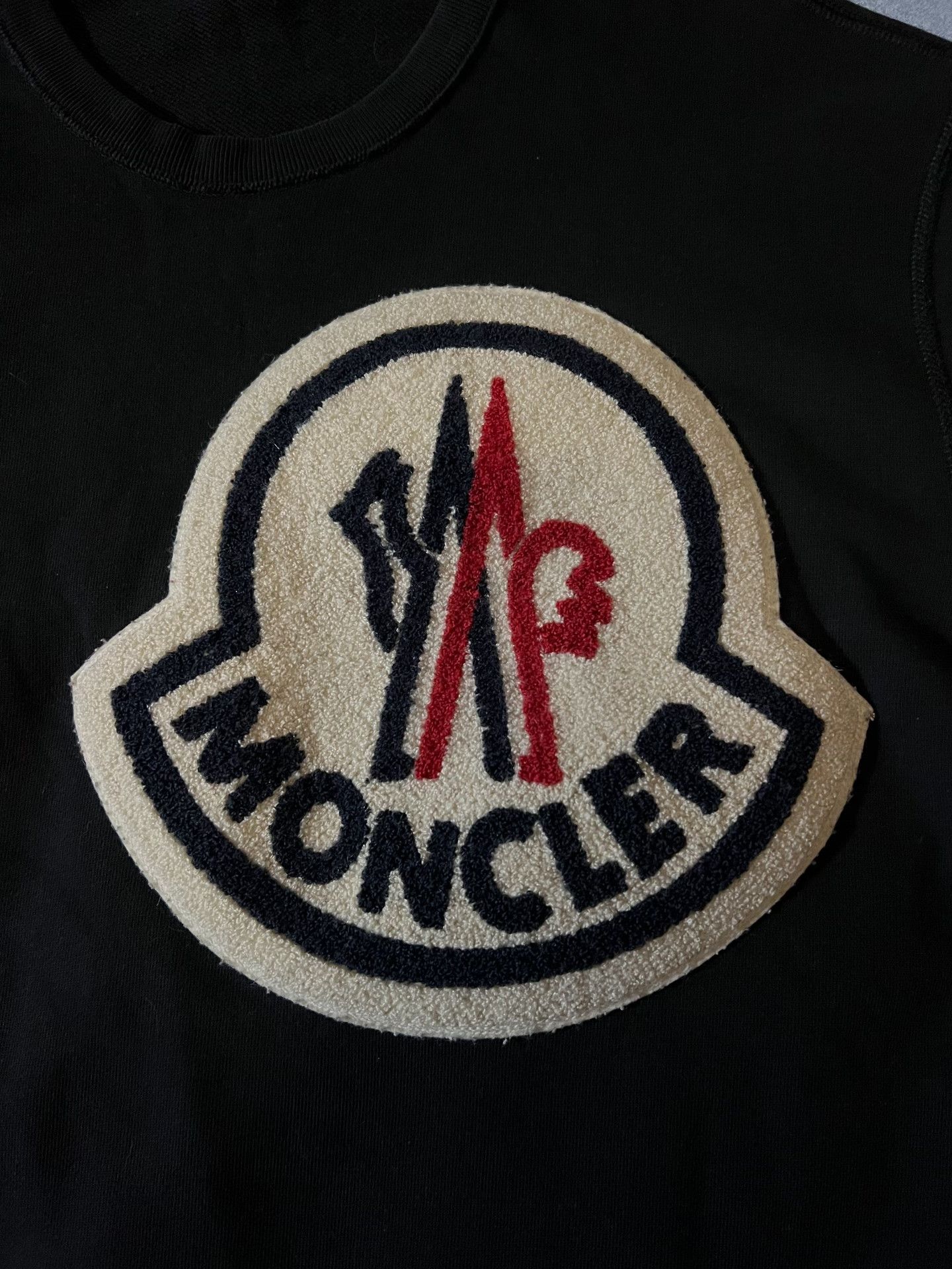 Moncler Moncler x AMI Limited Coral Fleece Sweatshirt Size US XXL / EU 58 / 5 - 3 Thumbnail