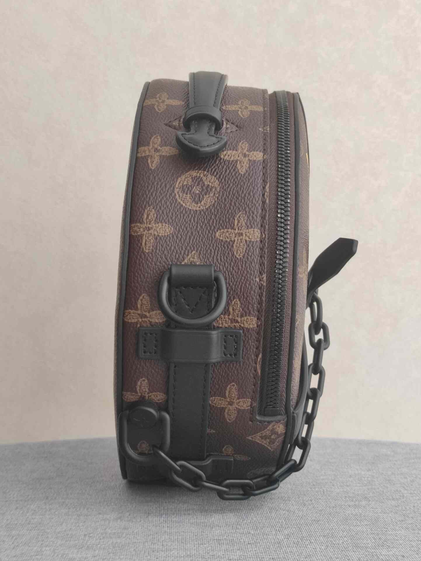 Louis Vuitton Louis Vuitton 22SS Monogram Tire Bag Size ONE SIZE - 3 Thumbnail