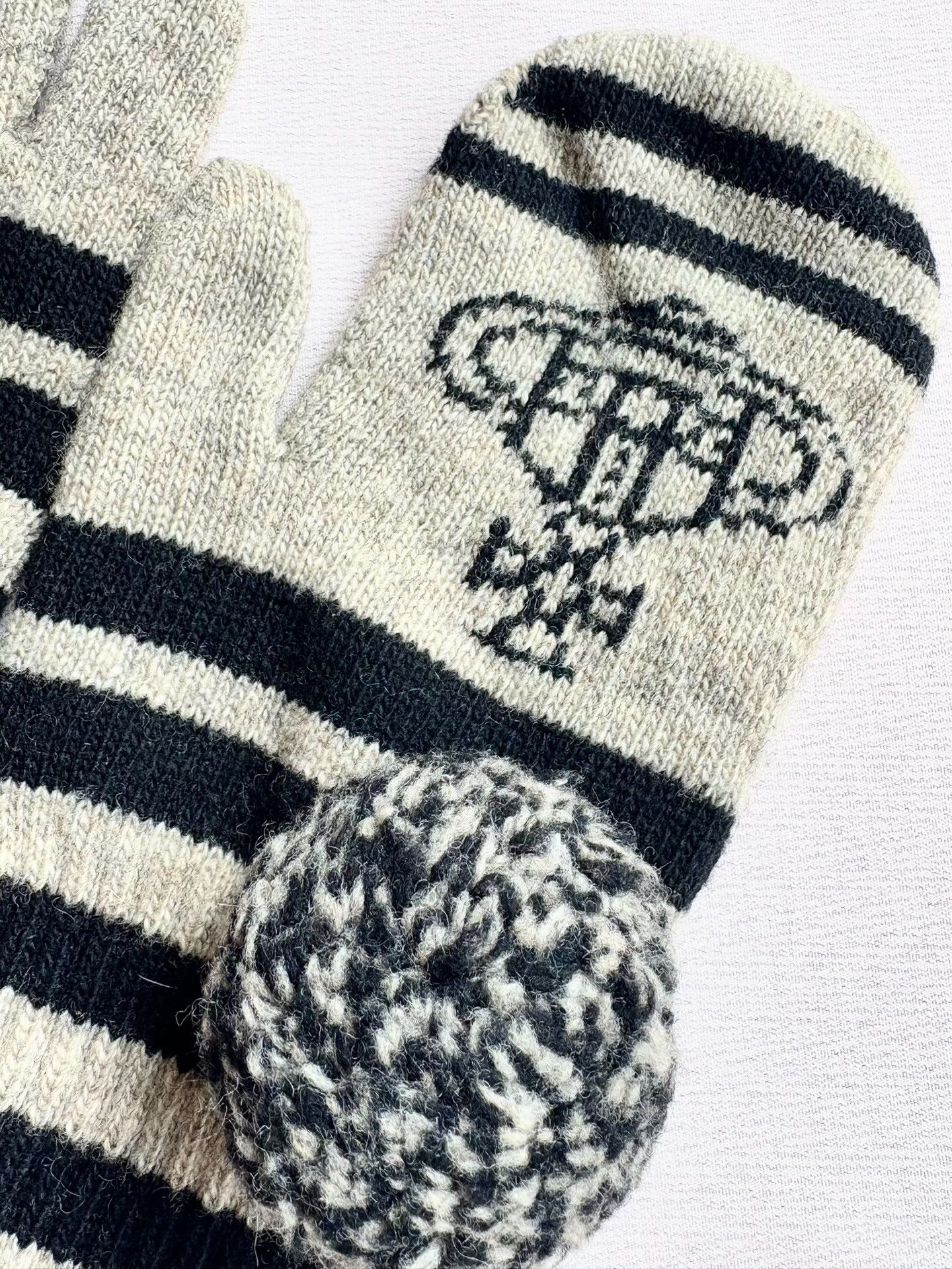 Vivienne Westwood Vivienne Westwood Saturn Fur Pom-pom Gloves Size ONE SIZE - 3 Thumbnail