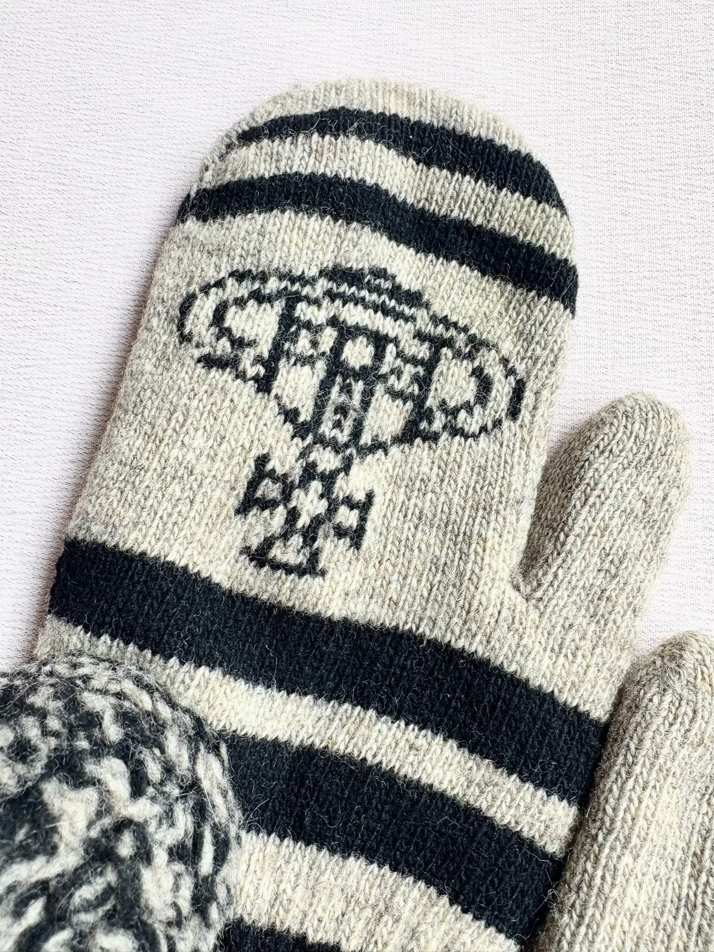 Vivienne Westwood Vivienne Westwood Saturn Fur Pom-pom Gloves Size ONE SIZE - 2 Thumbnail