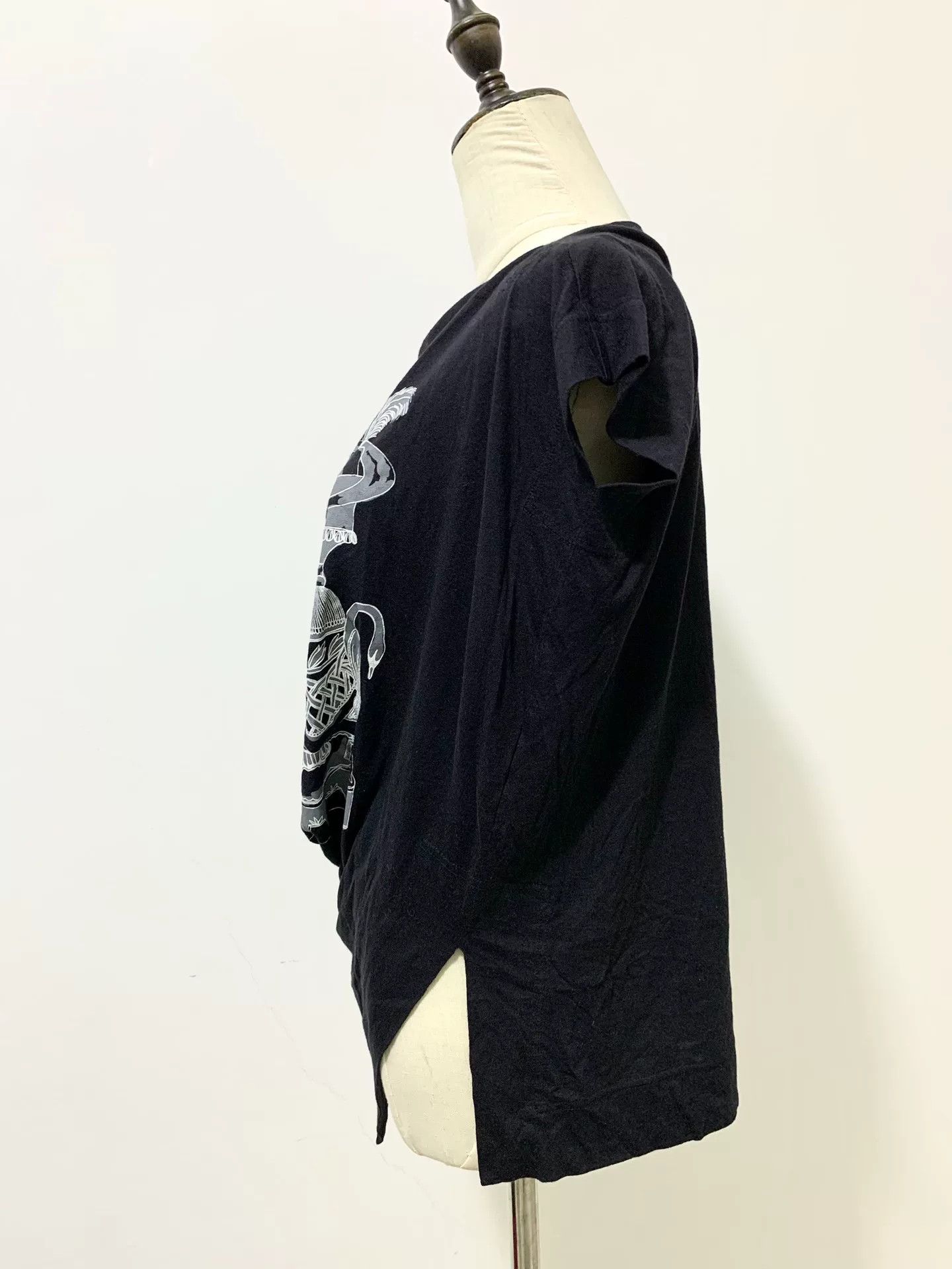 Vivienne Westwood Vivienne Westwood Vintage Embossed T-shirt Size M / US 6-8 / IT 42-44 - 4 Thumbnail