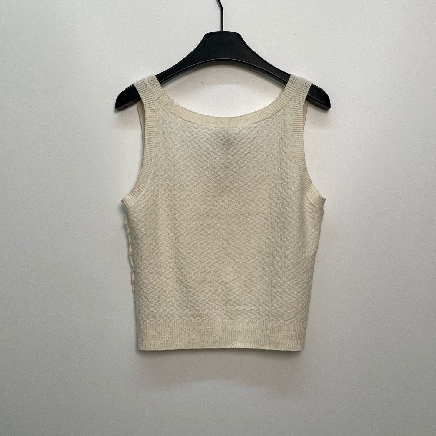 Chanel CHANEL White Round Neck Knit Top 40 Size S / US 4 / IT 40 - 2 Thumbnail