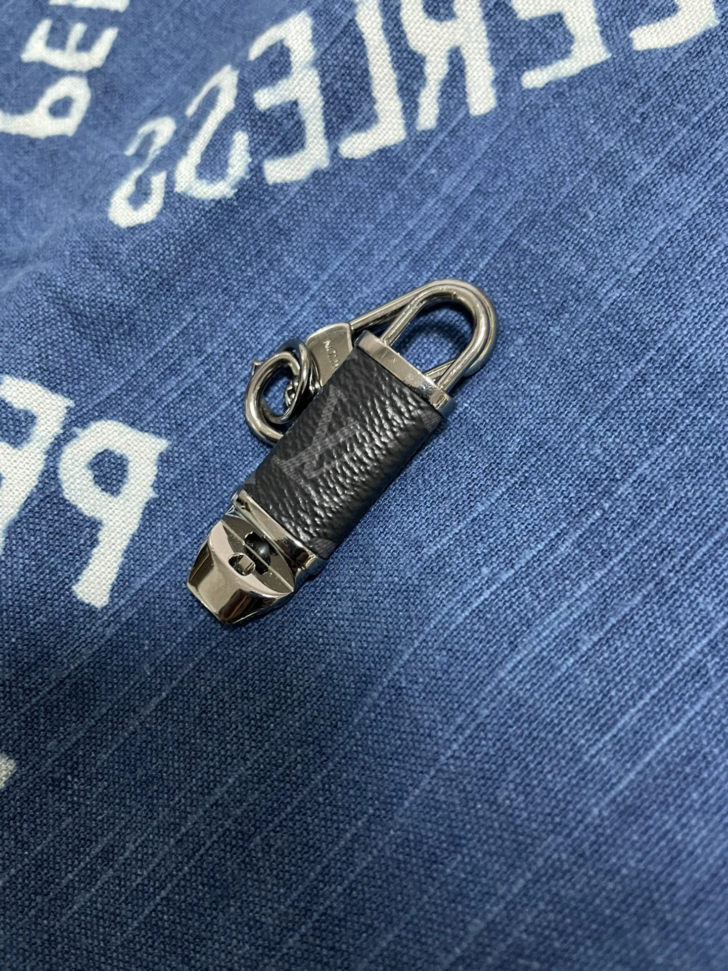 Louis Vuitton Louis Vuitton Whistle Keychain Pendant Size ONE SIZE - 2 Thumbnail