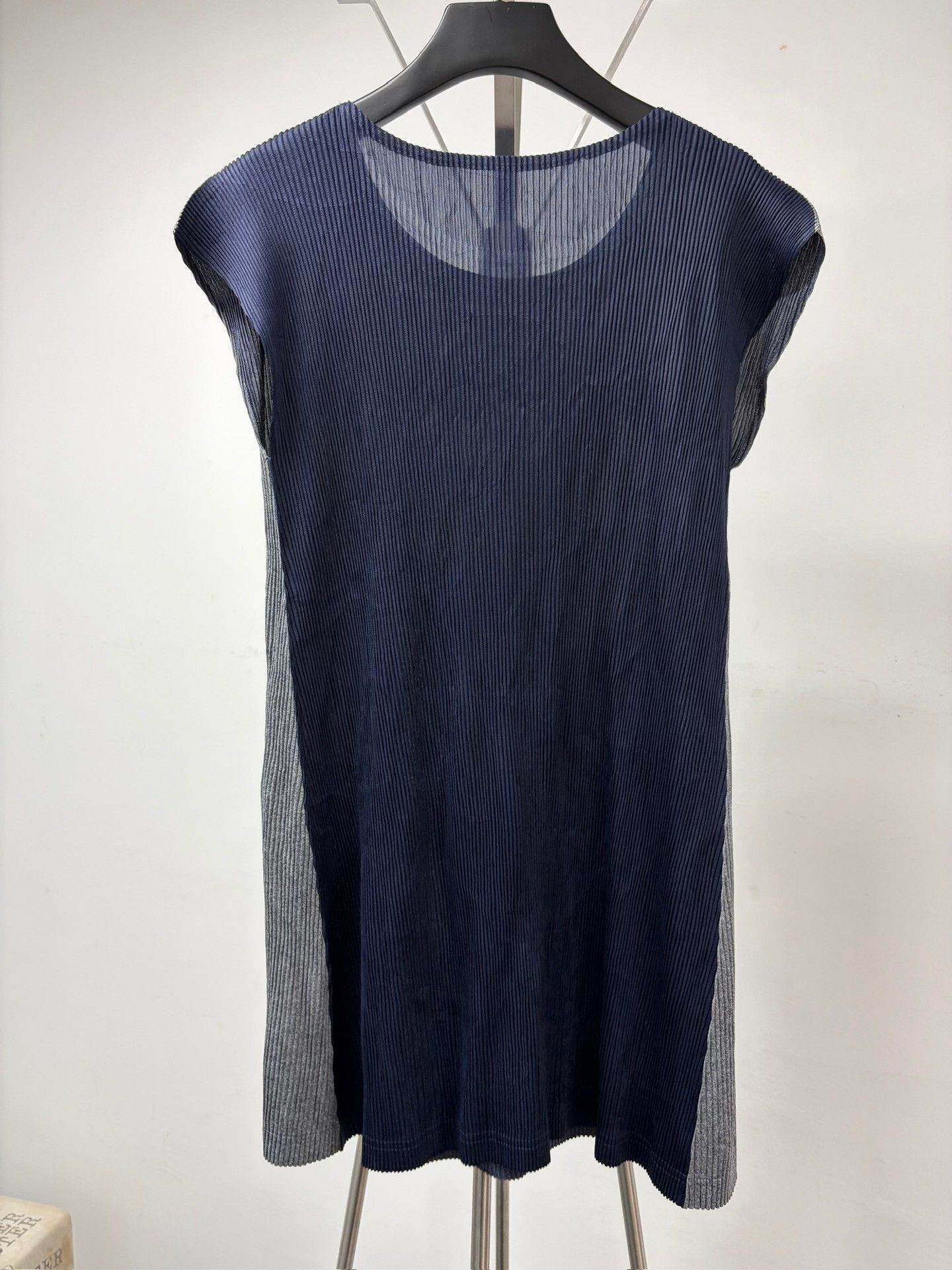 Pleats Please Issey Miyake Pleats Please Issey Miyake Pleated Top Size XXL / US 16-18 / IT 52-54 - 2 Thumbnail