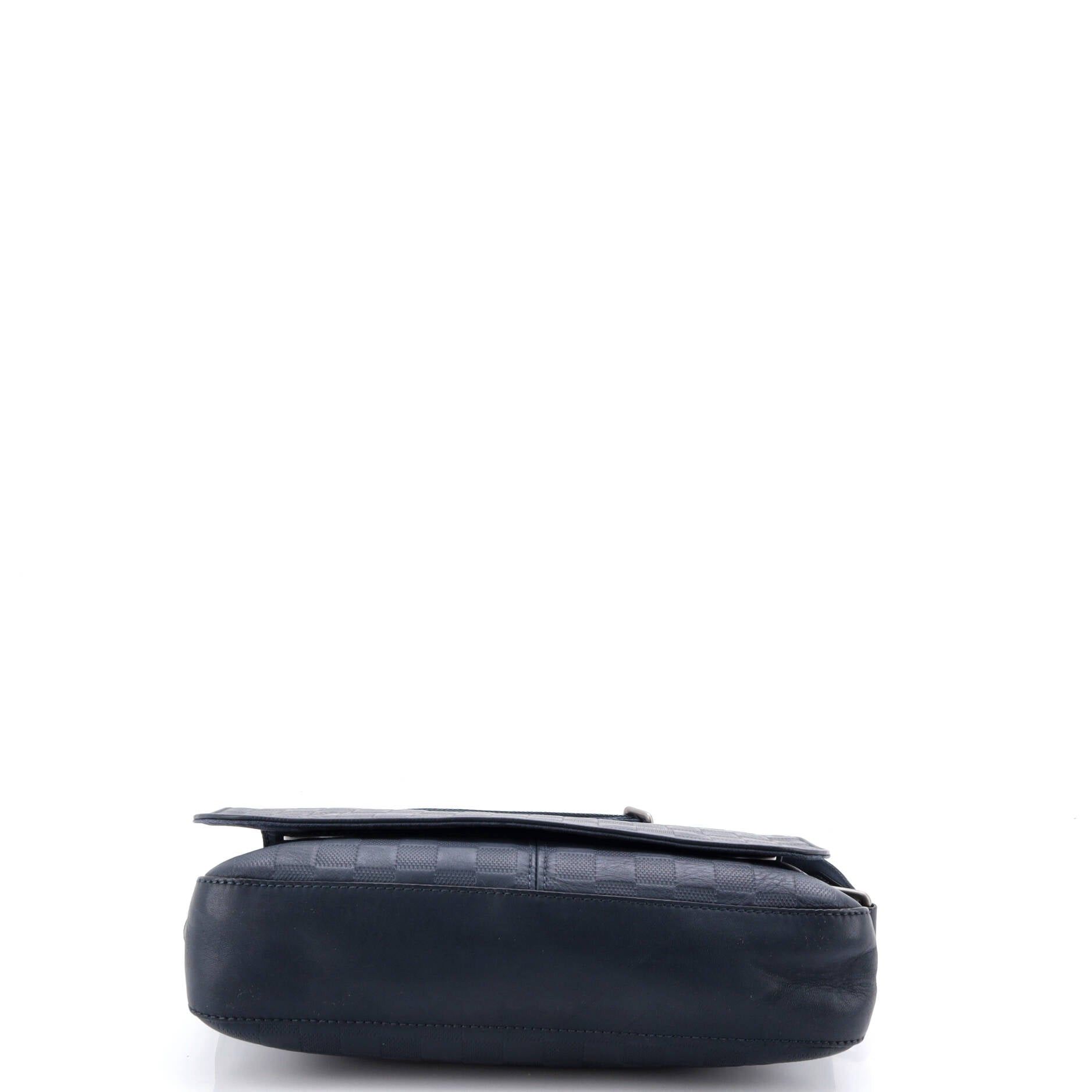 Louis Vuitton District Messenger Bag Size ONE SIZE - 4 Thumbnail