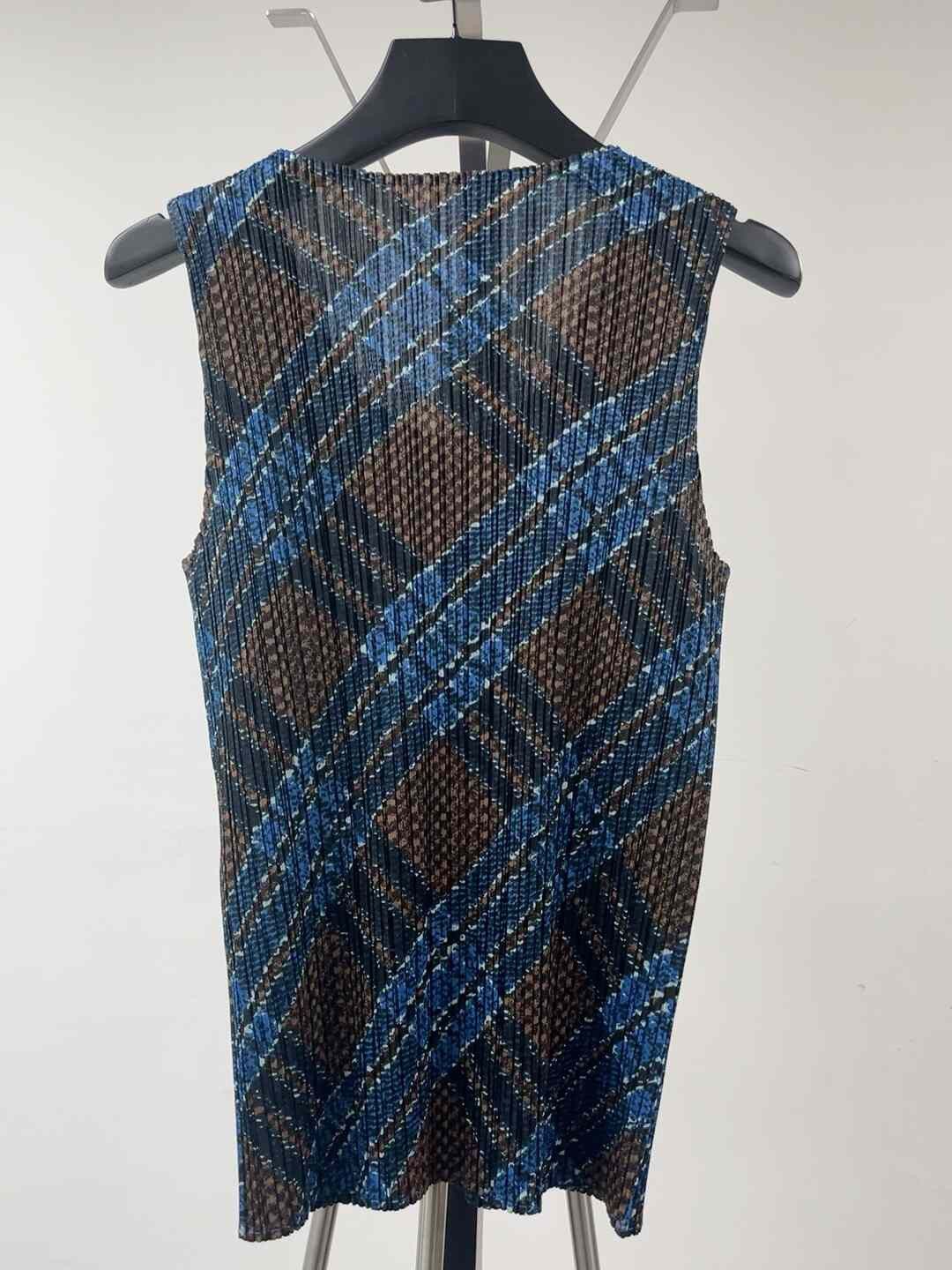 Pleats Please Issey Miyake Pleats Please ISSEY MIYAKE Blue Plaid Vest Size XL / US 12-14 / IT 48-50 - 2 Thumbnail