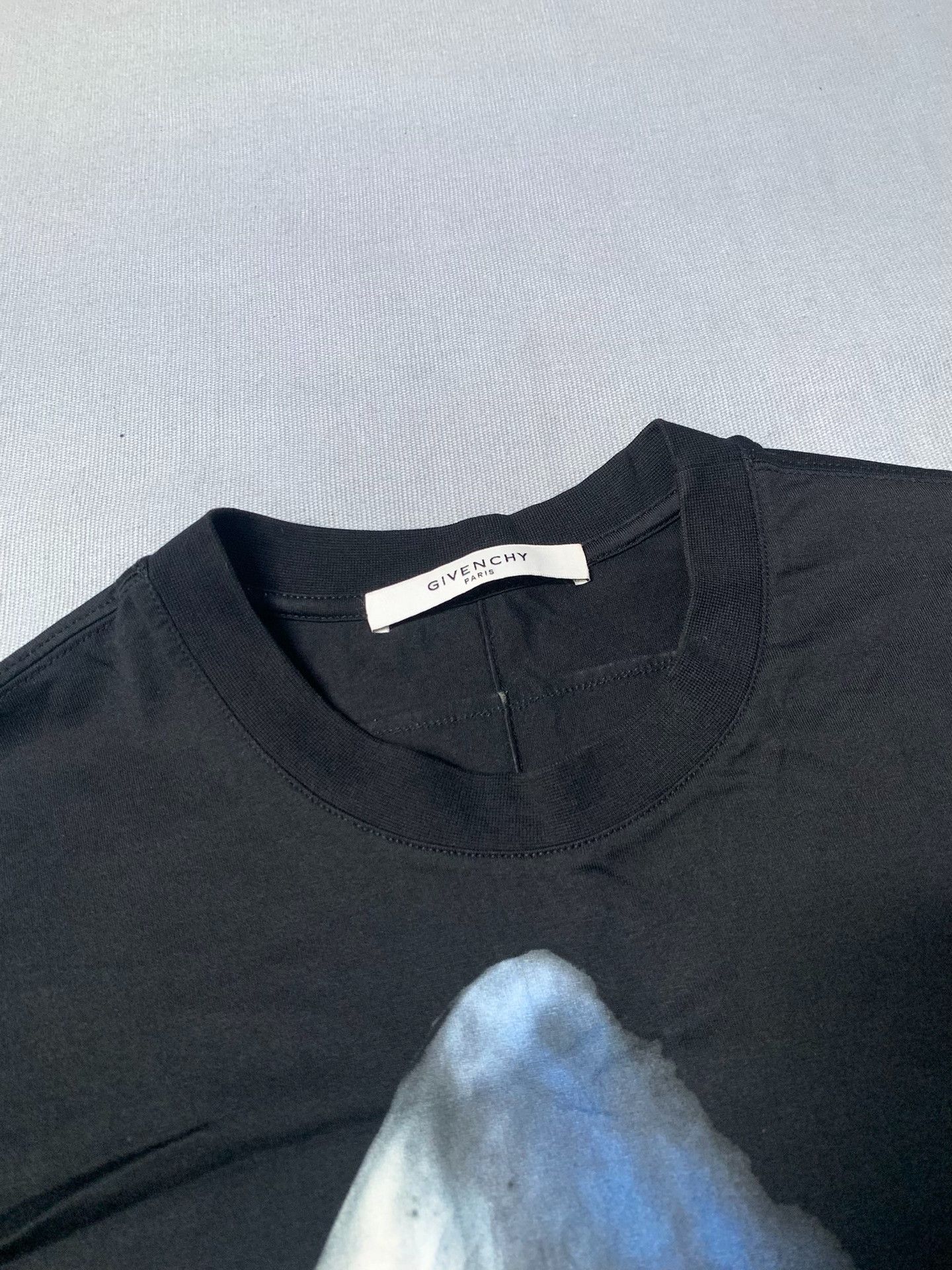 Givenchy Givenchy Shark Print Short Sleeve T-shirt Size US S / EU 44-46 / 1 - 2 Thumbnail
