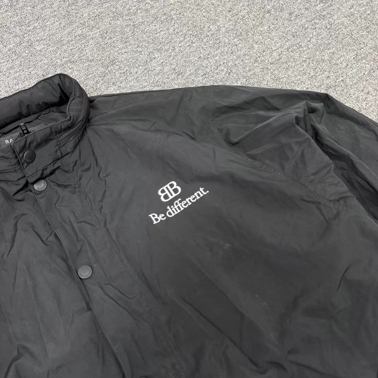 Balenciaga Black Light Jacket with 'Be Different' Back Print Size US XS / EU 42 / 0 - 5 Thumbnail
