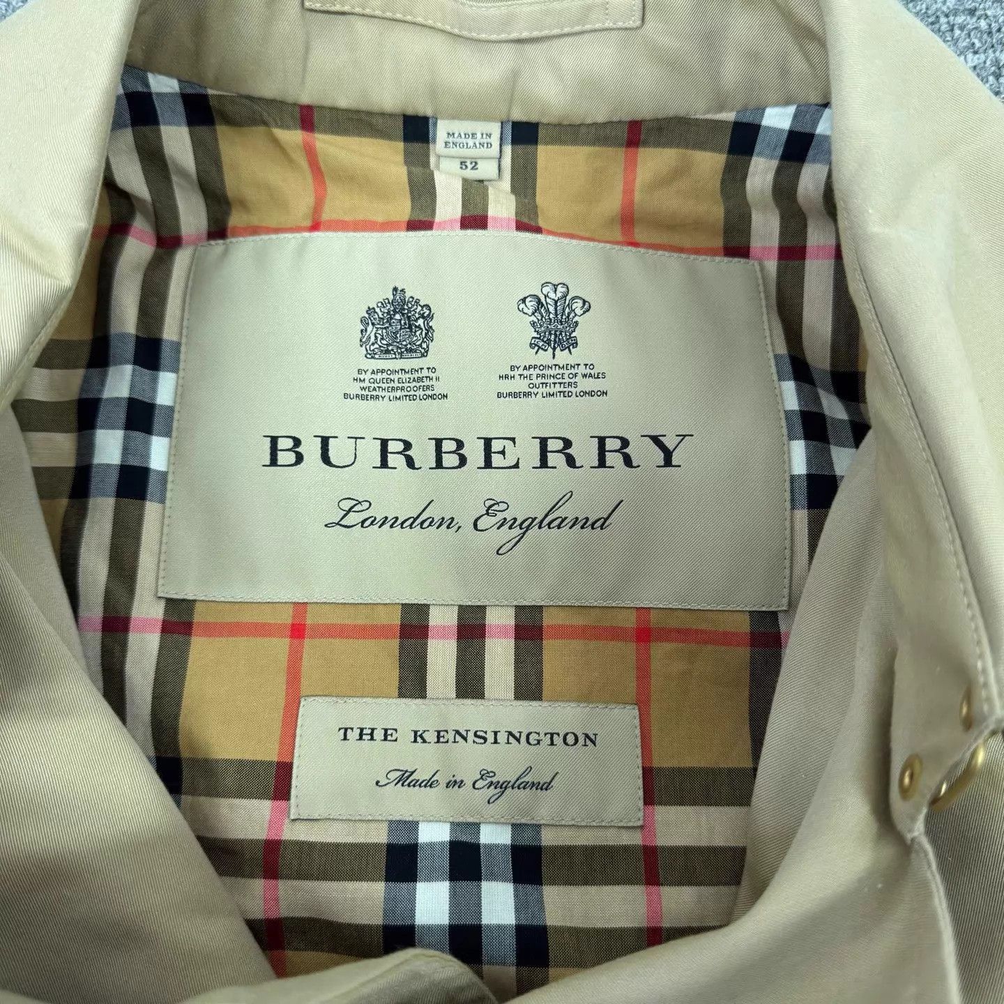 Burberry Beige Double-Breasted Trench Coat Size L Size US L / EU 52-54 / 3 - 5 Thumbnail