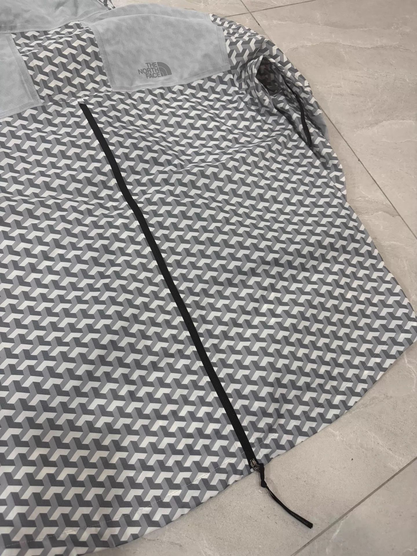 The North Face Gray Patterned Hooded Rain Jacket - Size S Size US S / EU 44-46 / 1 - 6 Thumbnail